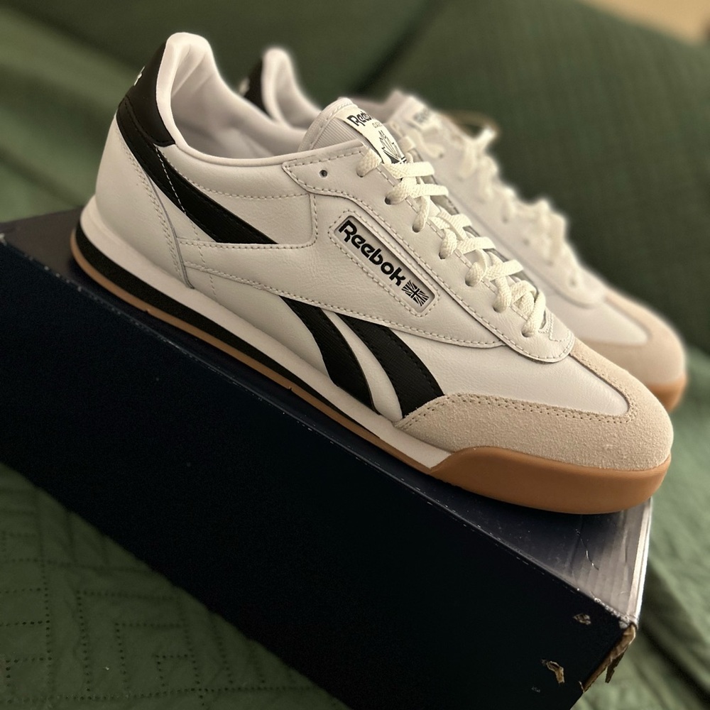 NWT Reebok White and Black Campio XT Sneakers Size 11